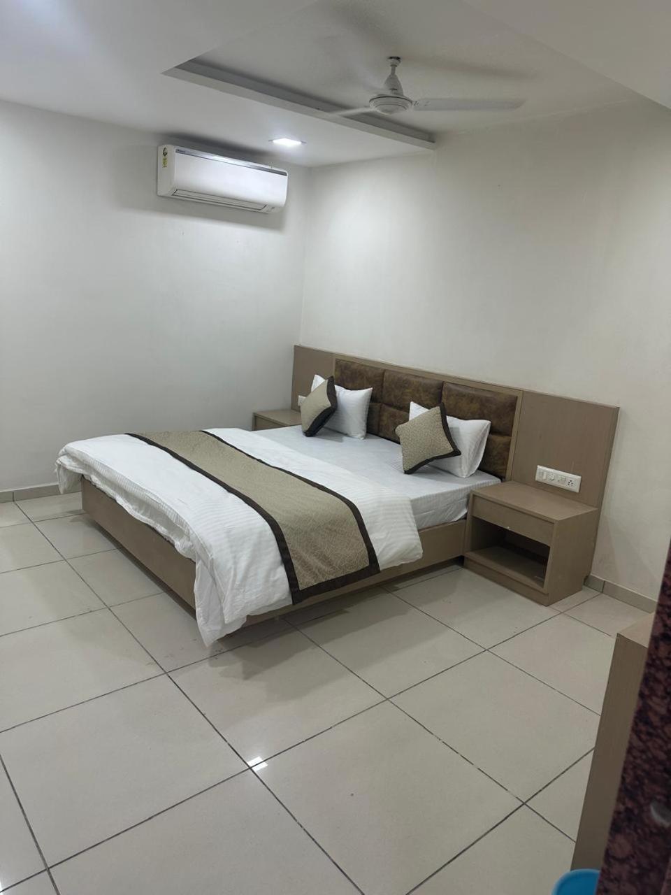 Hotel Nest View Ahmedabad Extérieur photo