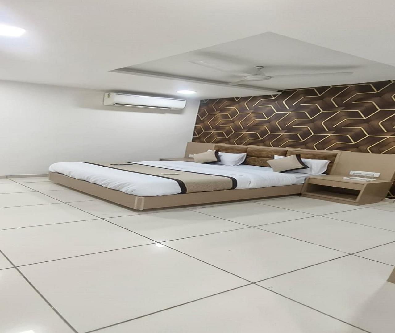 Hotel Nest View Ahmedabad Extérieur photo