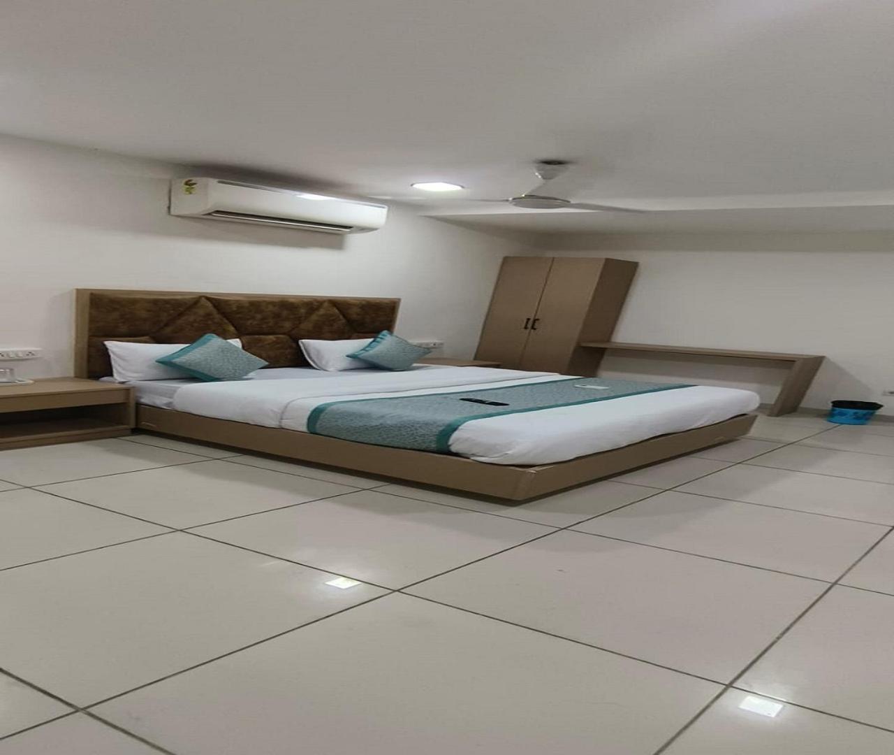 Hotel Nest View Ahmedabad Extérieur photo