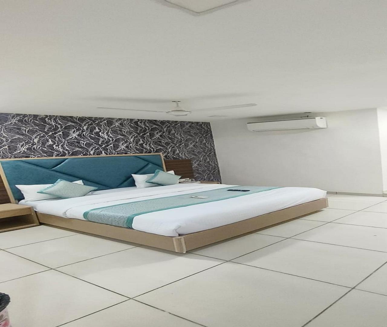 Hotel Nest View Ahmedabad Extérieur photo